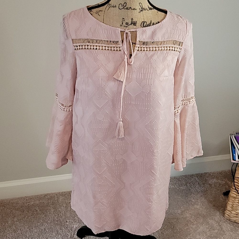 NWOT Outlet bell sleeve shift dress